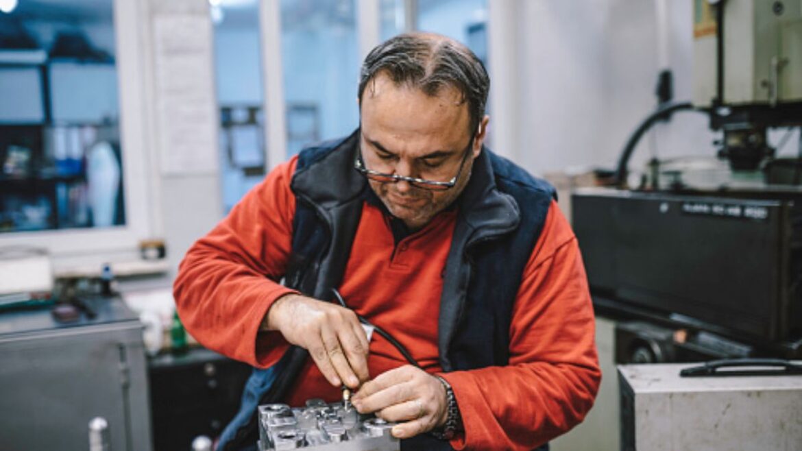 A Comprehensive Guide About CNC Milling Service