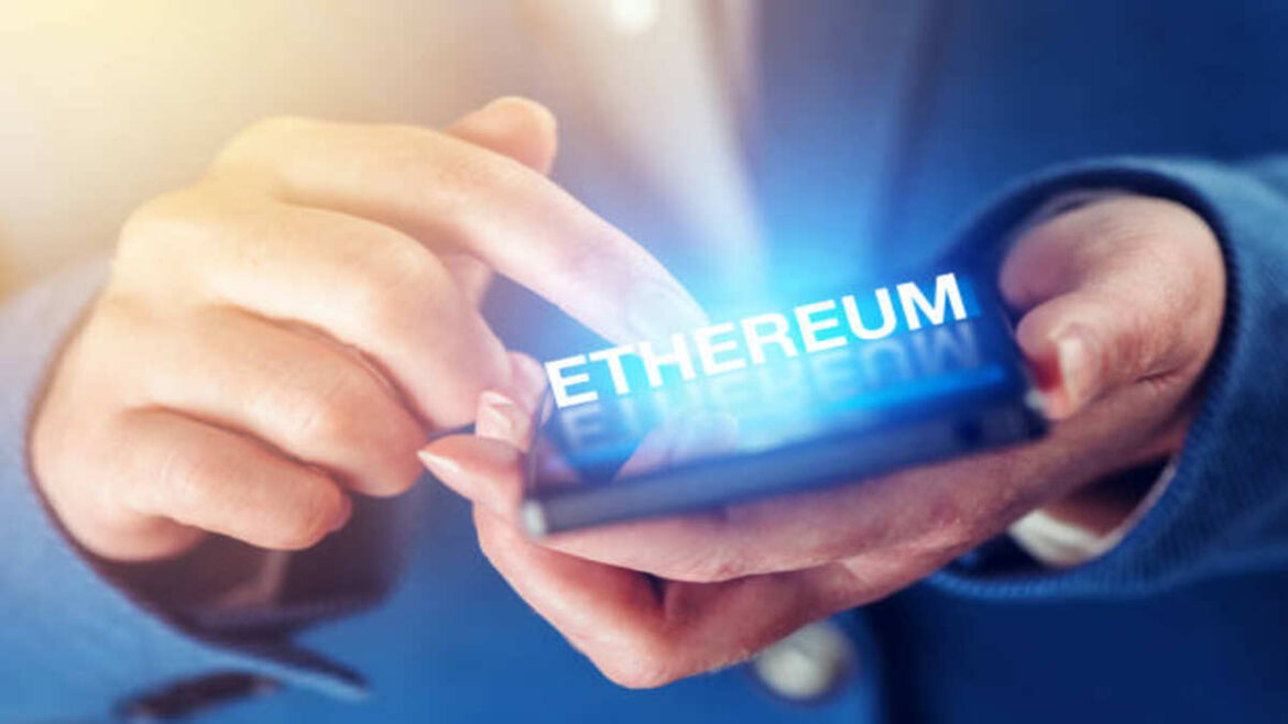 How do Ethereum futures trade